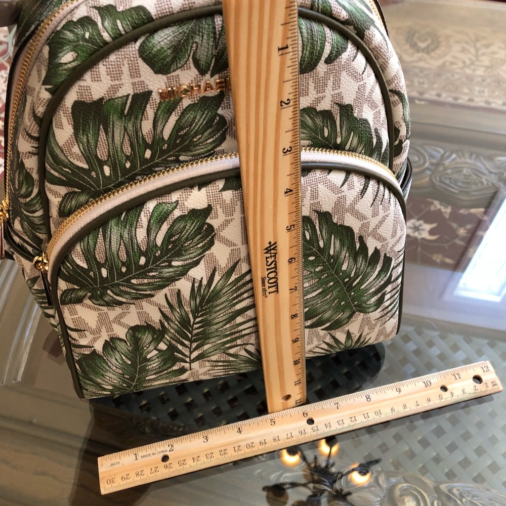 Authentic Michael Kors palm tree medium backpack - Picture 3 of 8